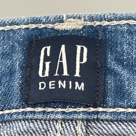NWT Gap Fold Over Pockets High Waisted Denim Skirt
Medium Wash Size 26 / 2 - Picture 6 of 9